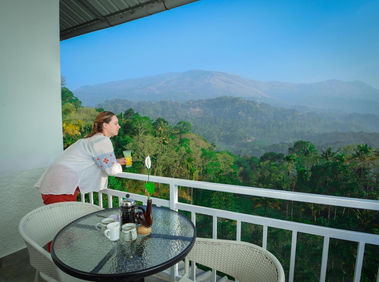 Mistletoe Homestay & Cafe Munnar Ngoại thất bức ảnh